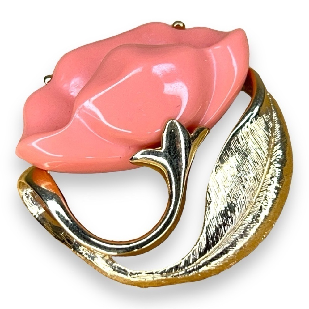 VINTAGE AVON GOLD CORAL BROOCH PIN FLORAL FLOWER